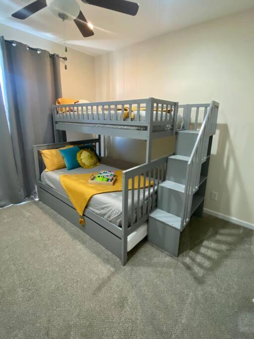 Modern 3 Bedroom Home Котънууд Екстериор снимка
